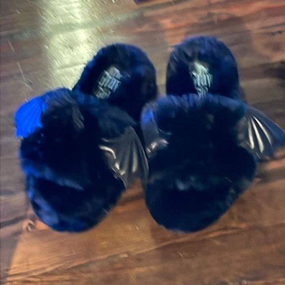 The Grave Girls Shadowed Visions Furry Slides Size 7 - Picture 3 of 7